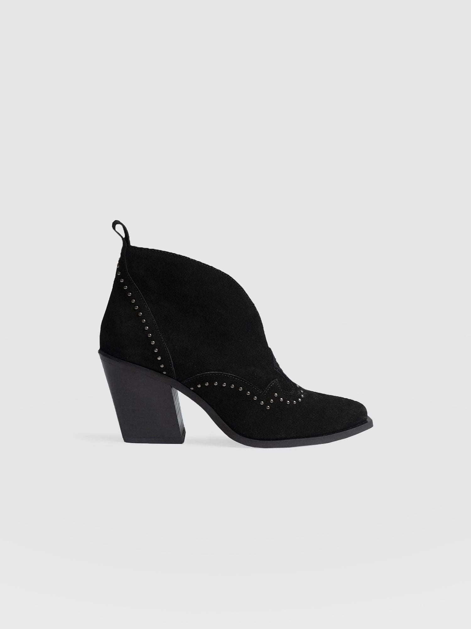 Dallas Studded Ankle Boot Black - Women's Leather Boots | Saint + Sofia® EU