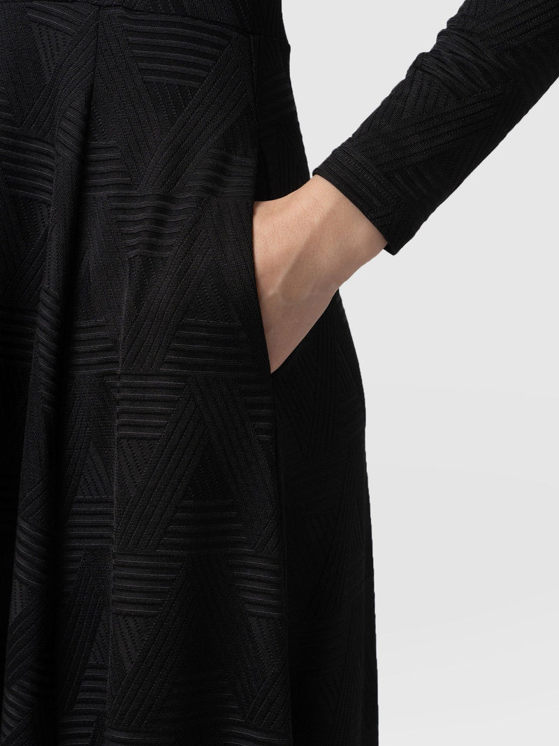 Darcey Flared Dress Black Jacquard - Women's Dresses | Saint + Sofia® EU