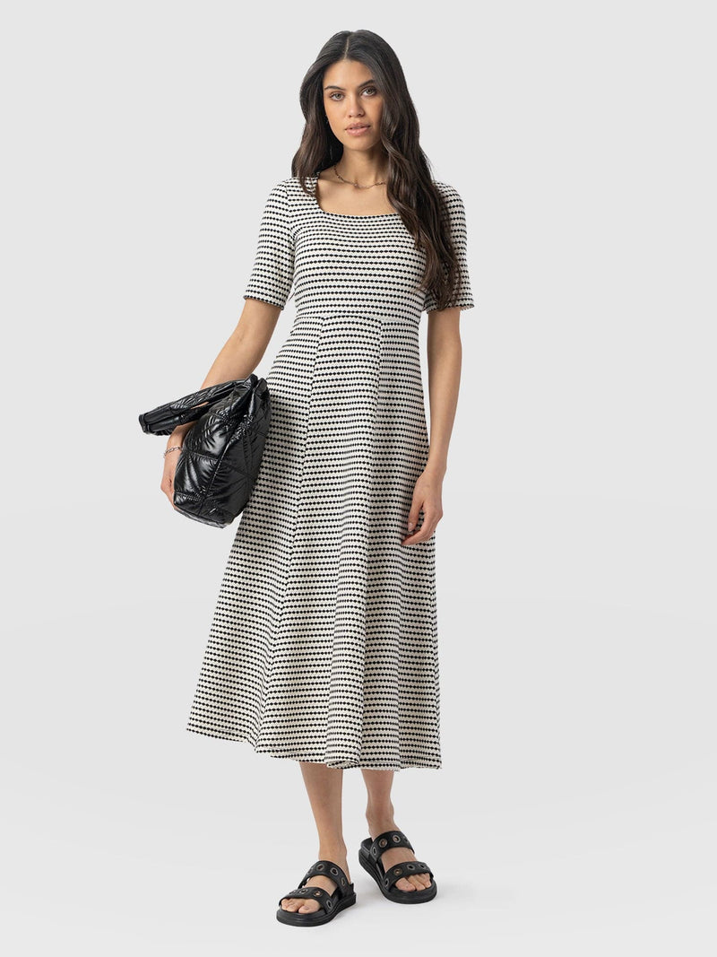 Darcey Short Sleeve Flared Dress Monochrome Jacquard - Women's Dresses | Saint + Sofia® EU
