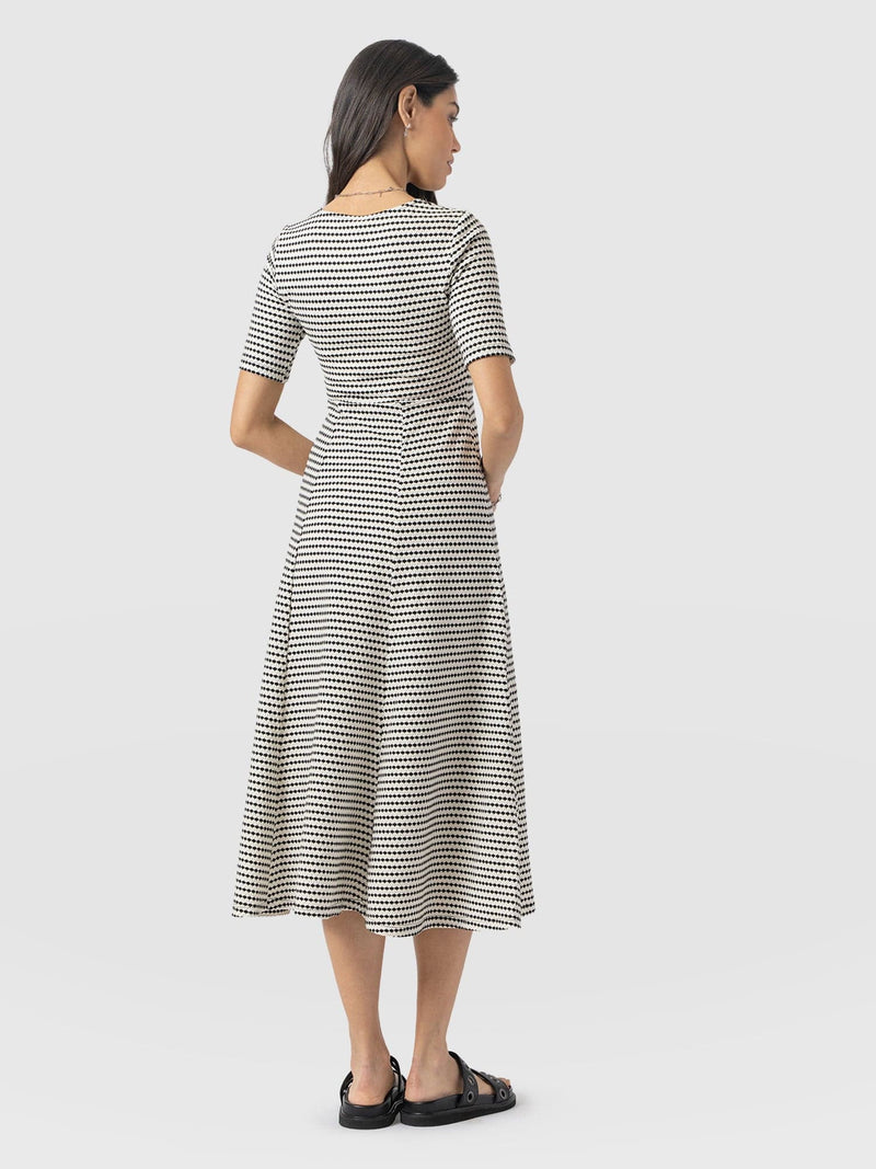 Darcey Short Sleeve Flared Dress Monochrome Jacquard - Women's Dresses | Saint + Sofia® EU