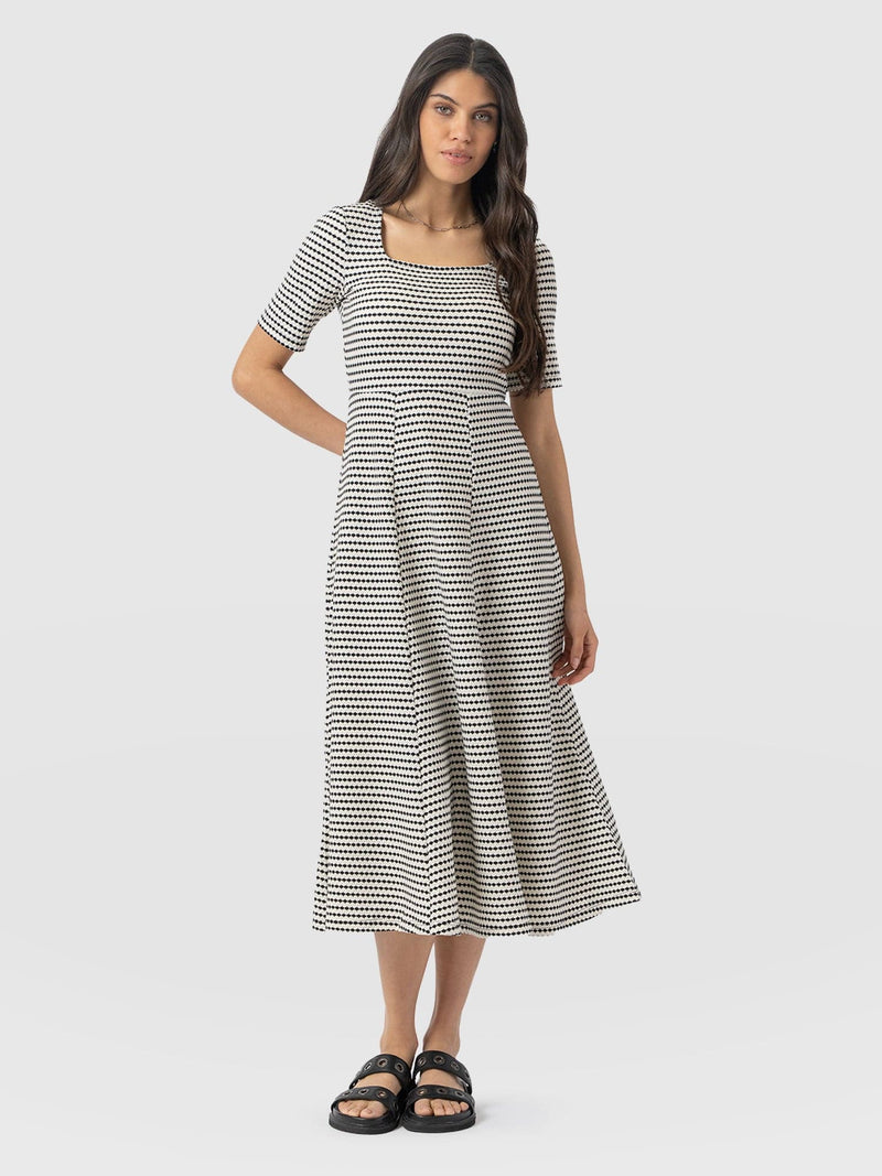Darcey Short Sleeve Flared Dress Monochrome Jacquard - Women's Dresses | Saint + Sofia® EU