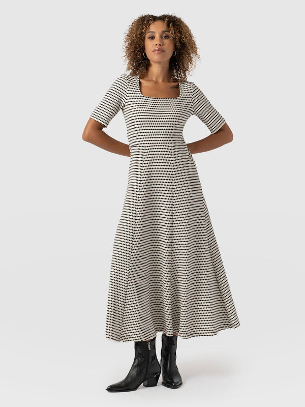 Darcey Short Sleeve Flared Dress Monochrome Jacquard - Women's Dresses | Saint + Sofia® EU