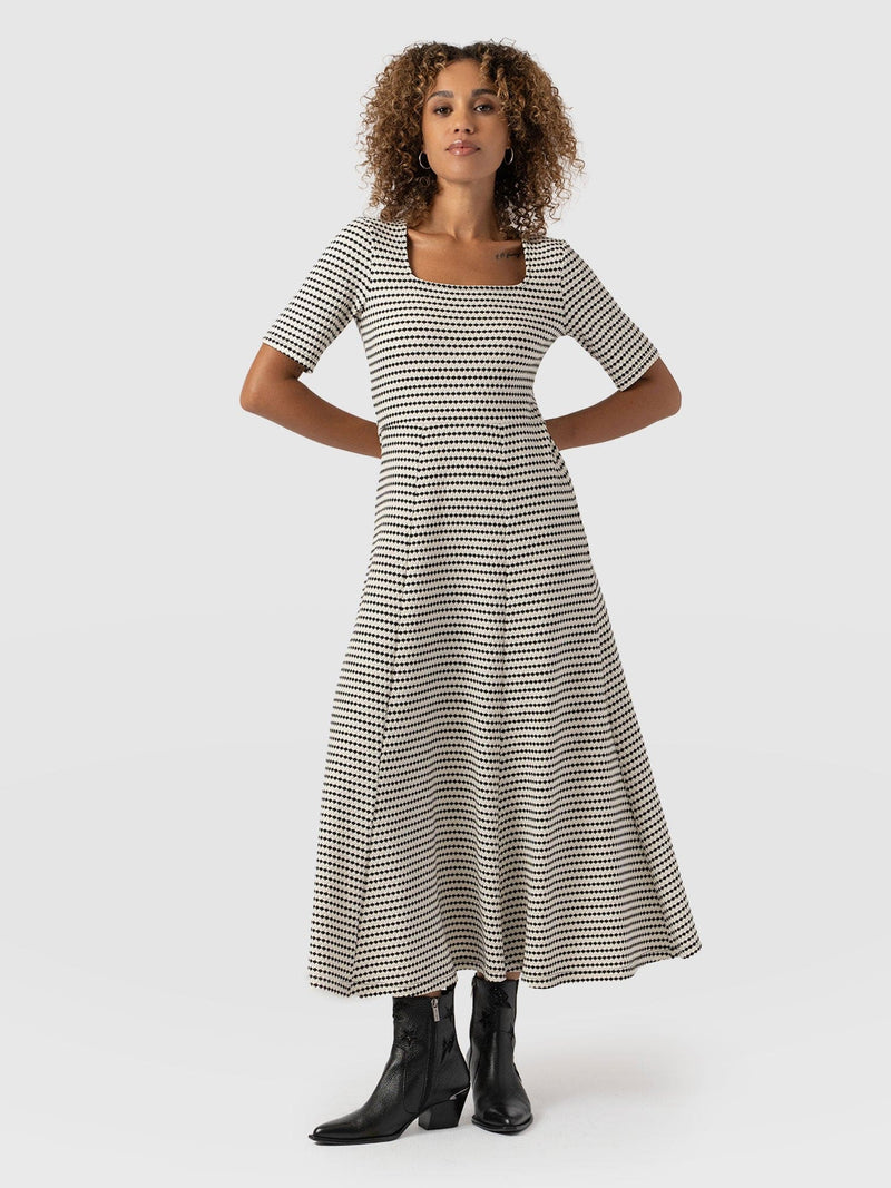 Darcey Short Sleeve Flared Dress Monochrome Jacquard - Women's Dresses | Saint + Sofia® EU