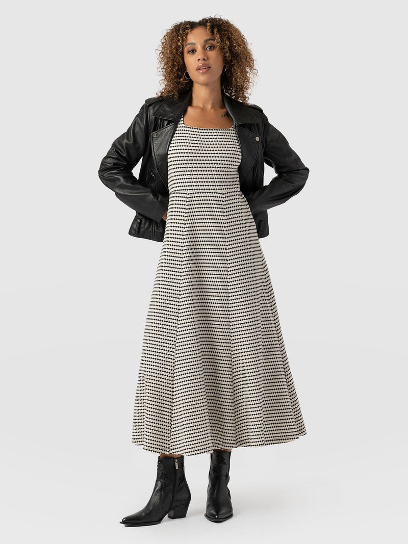 Darcey Short Sleeve Flared Dress Monochrome Jacquard - Women's Dresses | Saint + Sofia® EU
