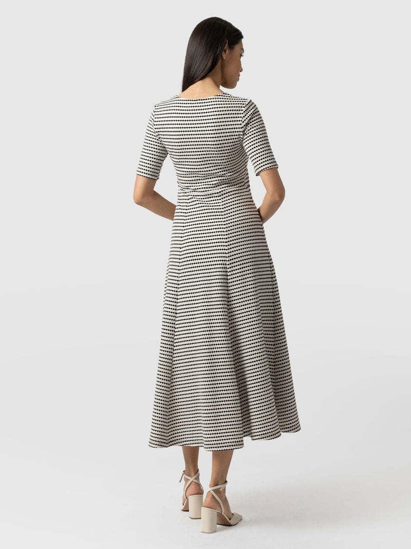 Darcey Short Sleeve Flared Dress Monochrome Jacquard - Women's Dresses | Saint + Sofia® EU