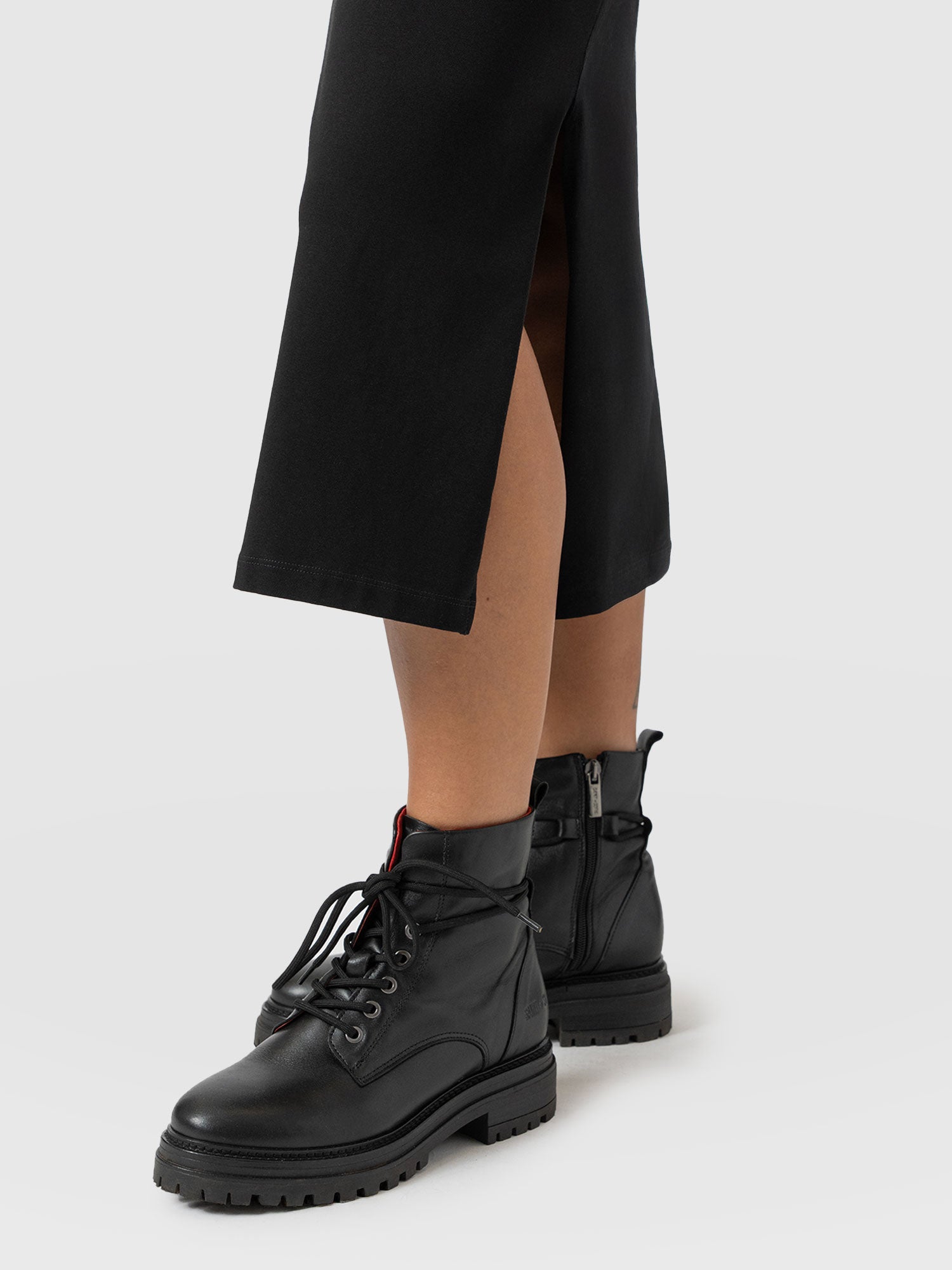 Easy T-Shirt Midi Dress - Black - Women's Dresss | Saint + Sofia® EU