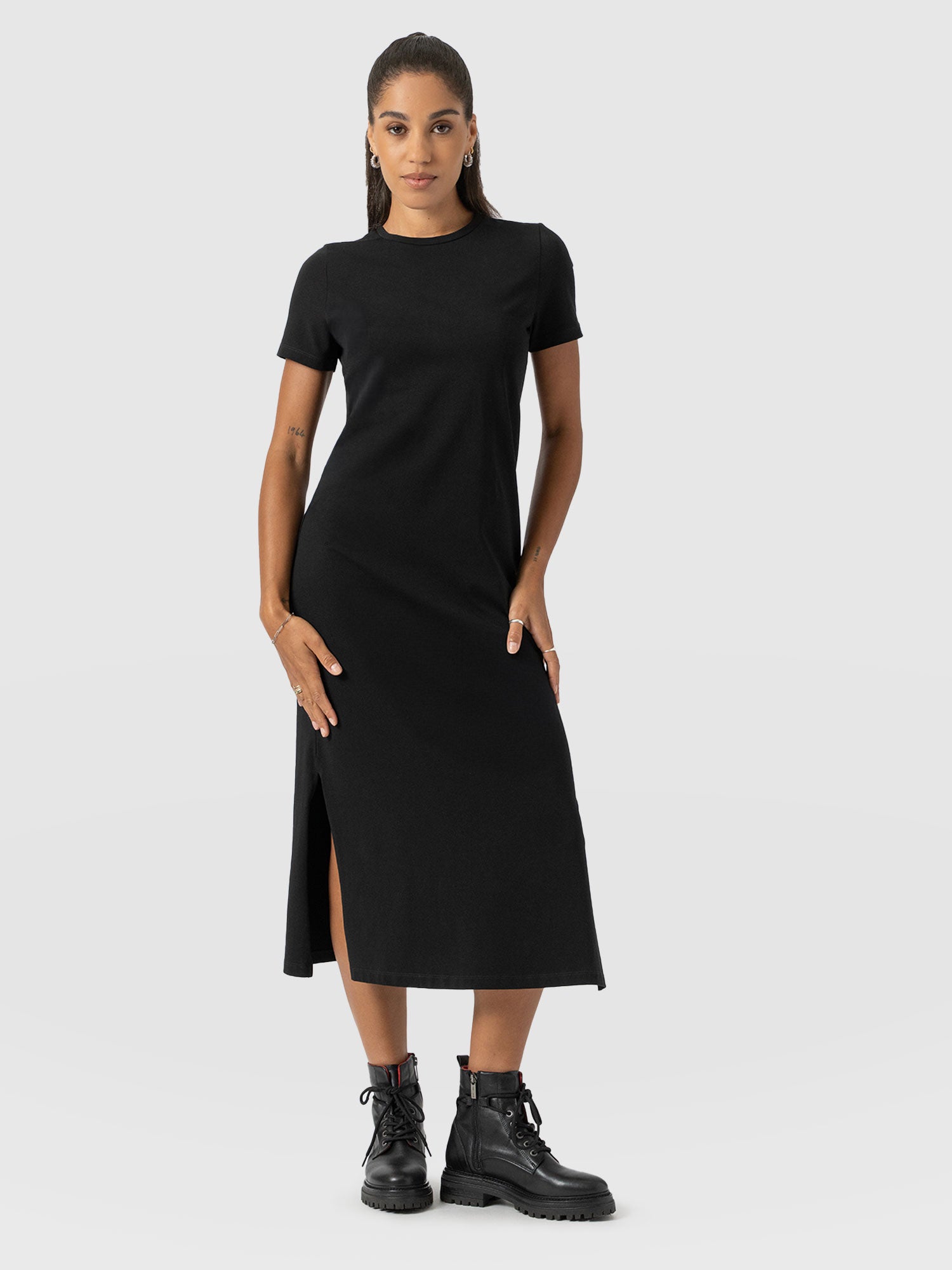 Easy T-Shirt Midi Dress - Black - Women's Dresss | Saint + Sofia® EU