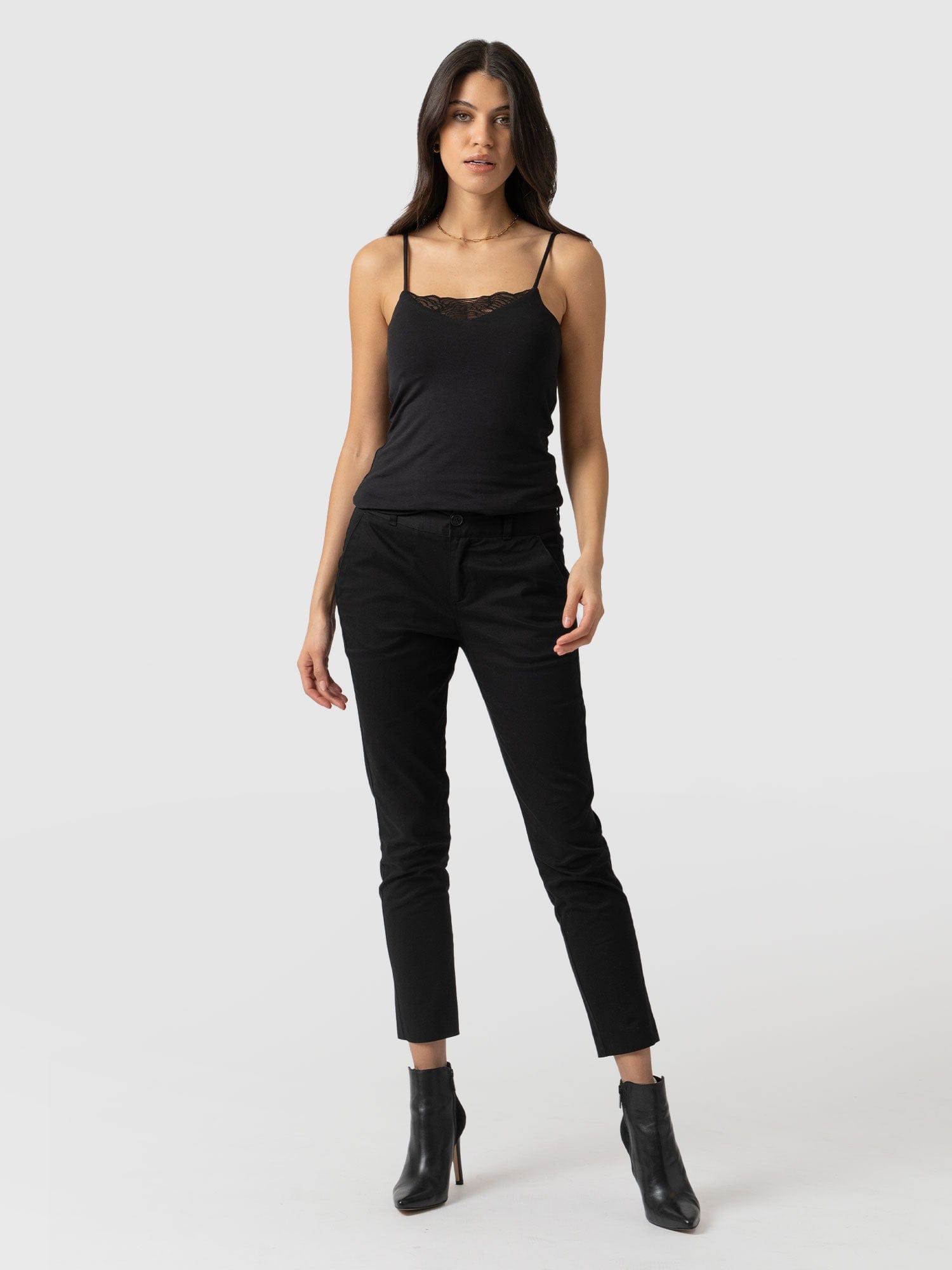 Eden Chino Black - Women's Trousers | Saint + Sofia® EU