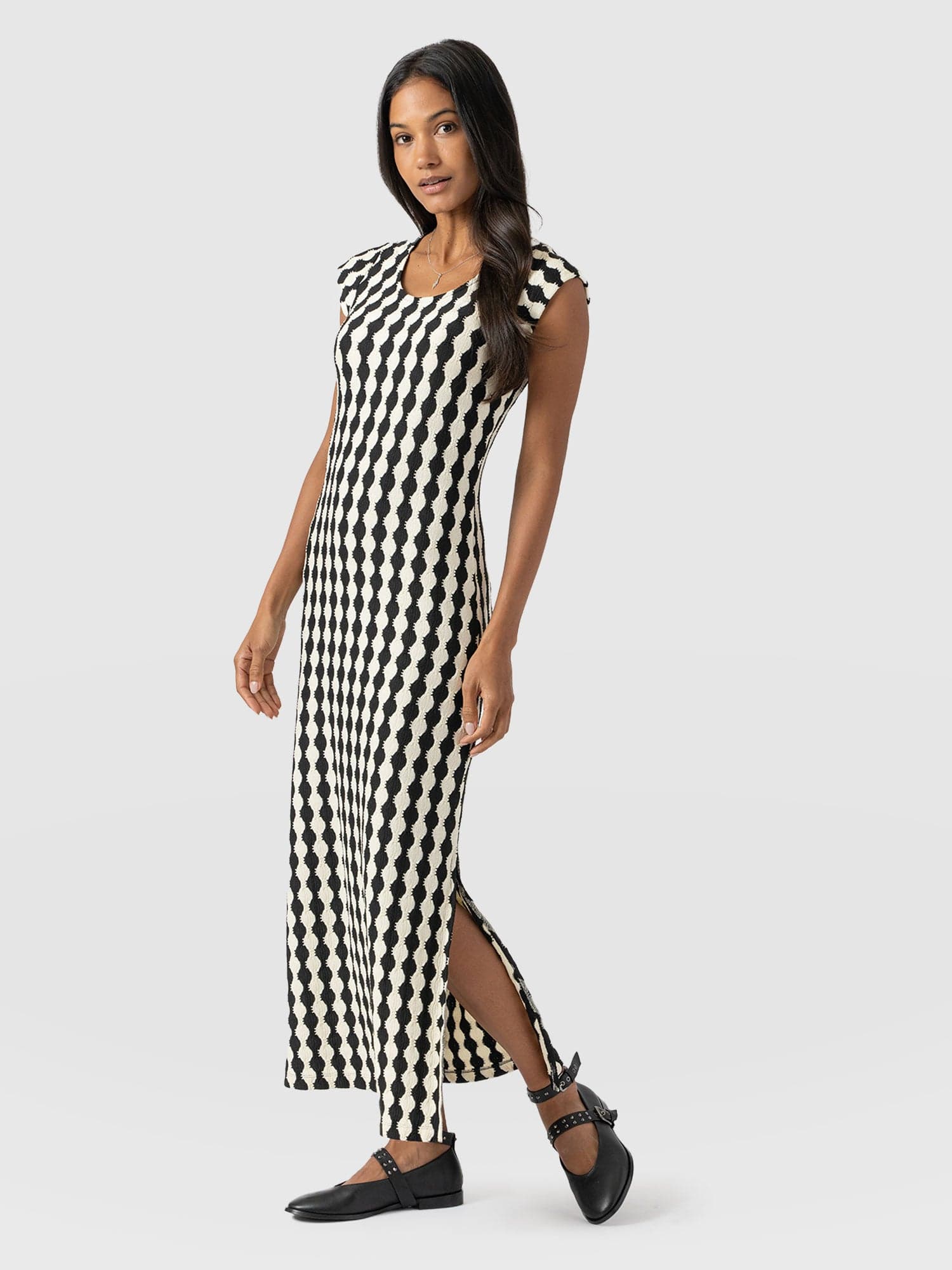 Edna Scoop Neck Midaxi Dress - Black/Cream - Women's Dresss | Saint + Sofia® EU