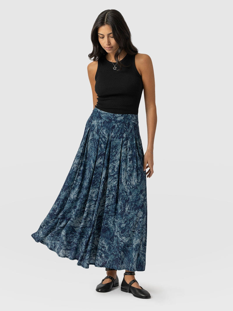 Eliza Pleated Skirt Blue Marble - Women's Skirts | Saint and Sofia® EU
