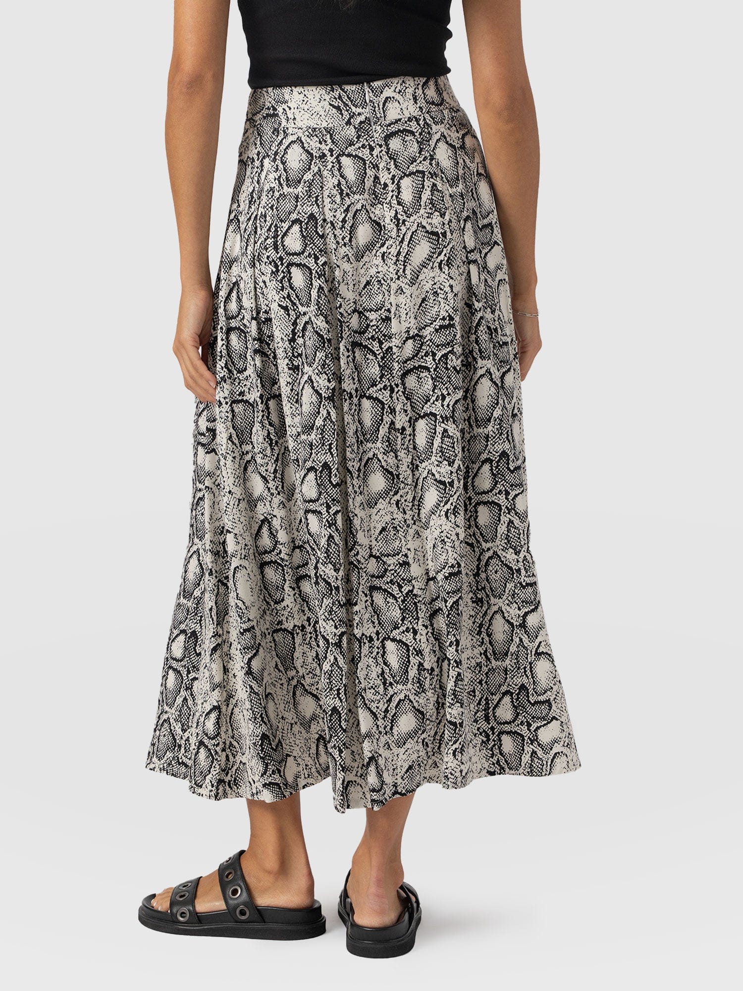 Eliza Pleated Skirt Cream Snake  - Women's Skirts | Saint + Sofia® EU