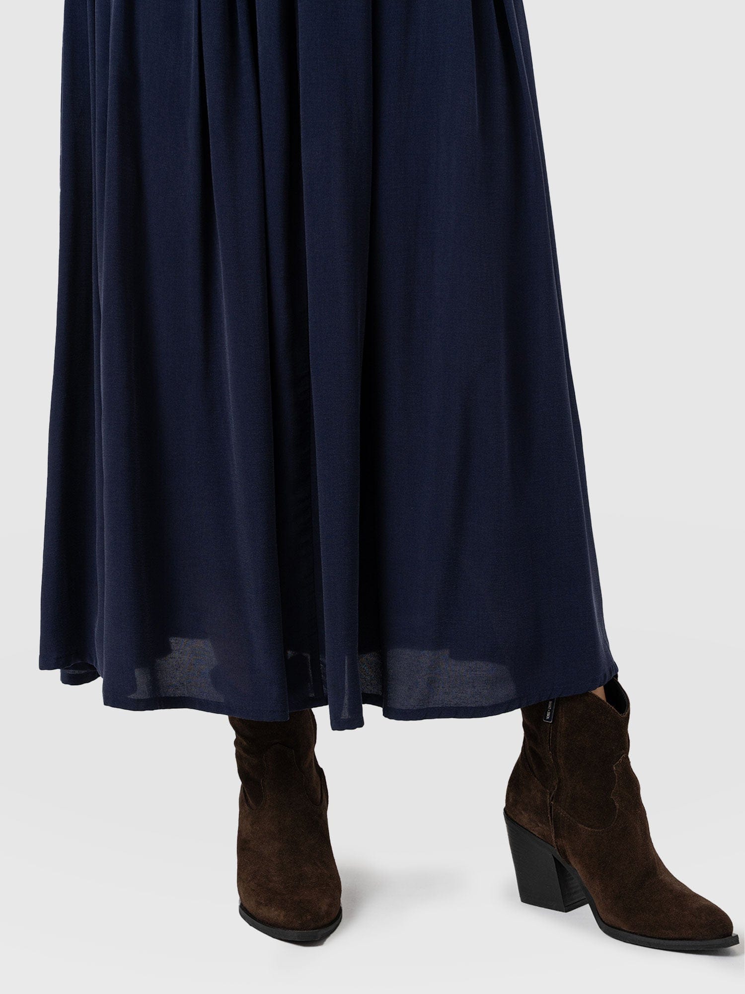 Eliza Pleated Skirt Navy - Women's Skirts | Saint + Sofia® EU