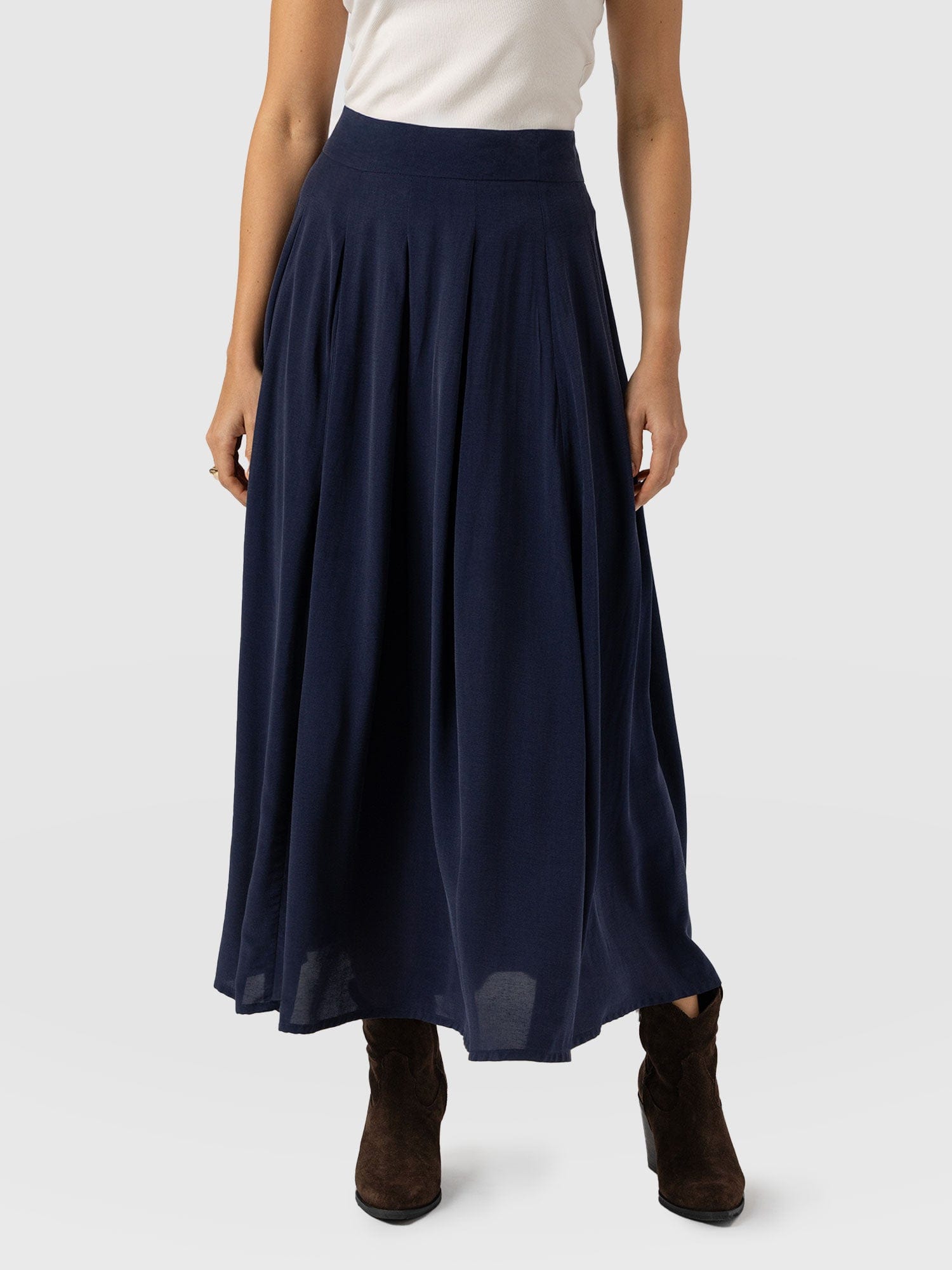 Eliza Pleated Skirt Navy - Women's Skirts | Saint + Sofia® EU