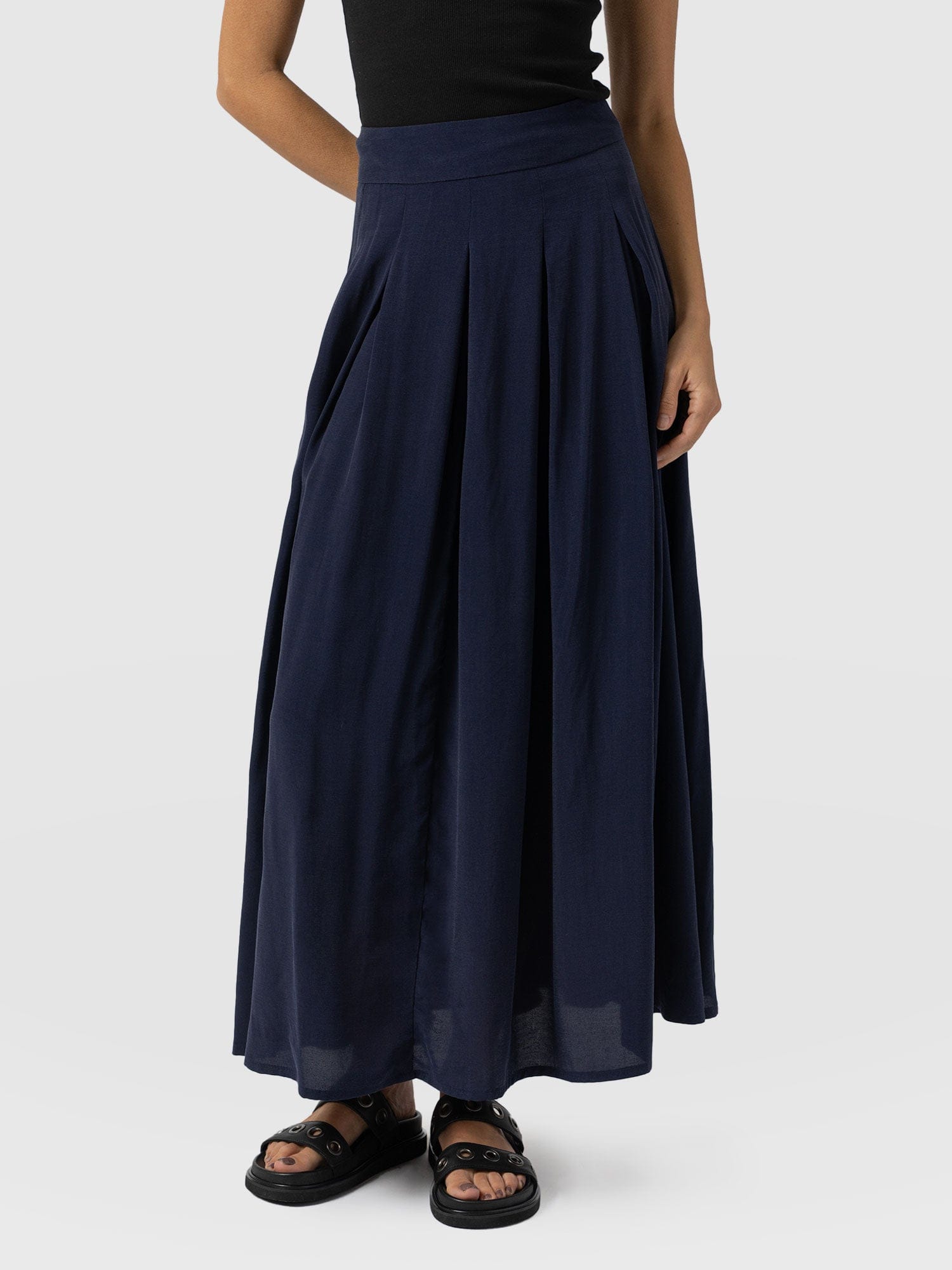 Eliza Pleated Skirt Navy - Women's Skirts | Saint + Sofia® EU