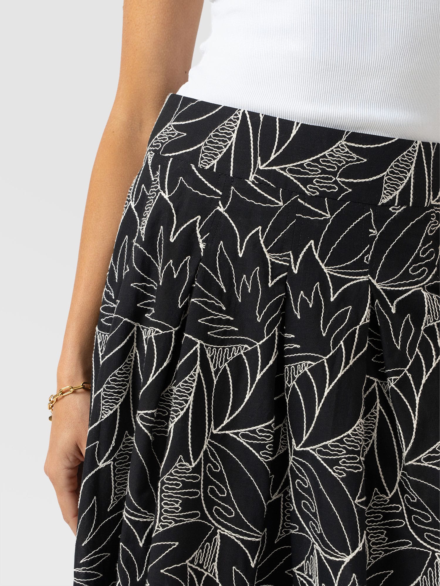 Eliza Skirt - Black Embroidered - Women's Skirts | Saint + Sofia® EU
