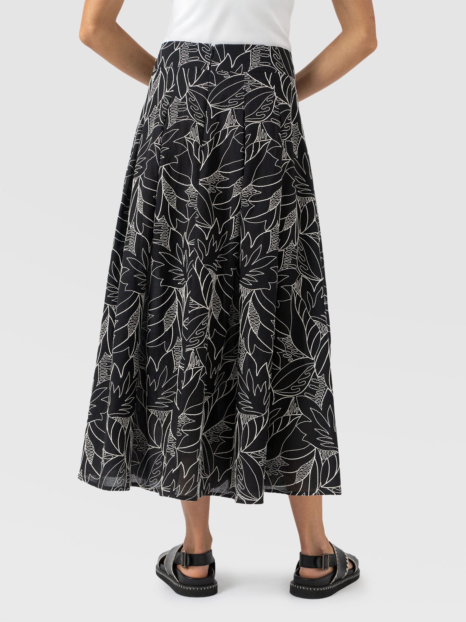 Eliza Skirt - Black Embroidered - Women's Skirts | Saint + Sofia® EU