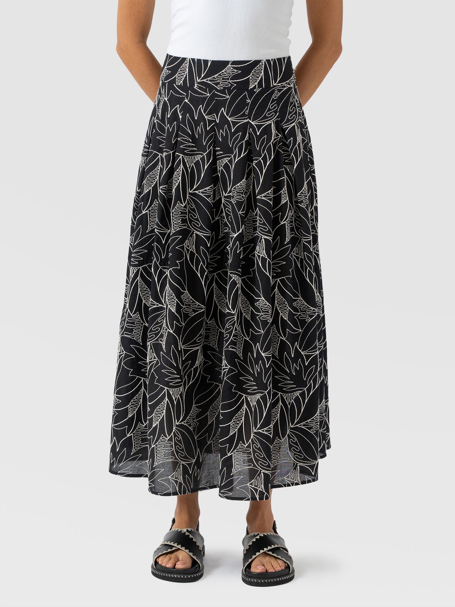 Eliza Skirt - Black Embroidered - Women's Skirts | Saint + Sofia® EU
