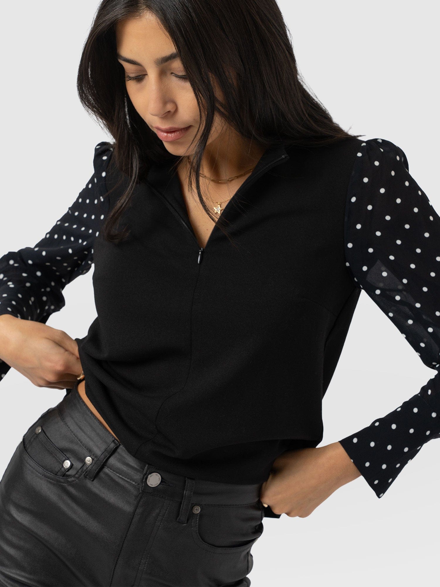 Ella Zip Up Top - Black Polka Dot - Women's T-shirts | Saint + Sofia® EU