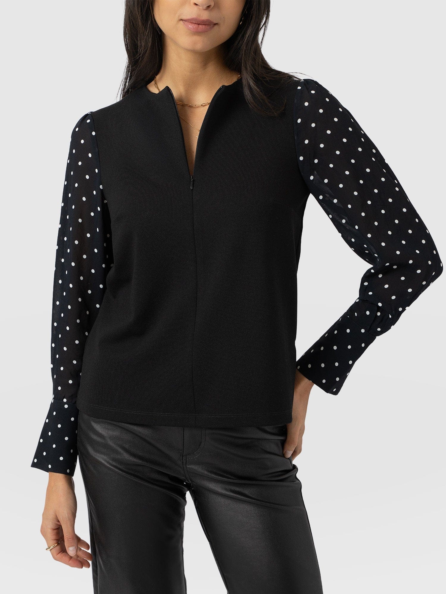Ella Zip Up Top - Black Polka Dot - Women's T-shirts | Saint + Sofia® EU