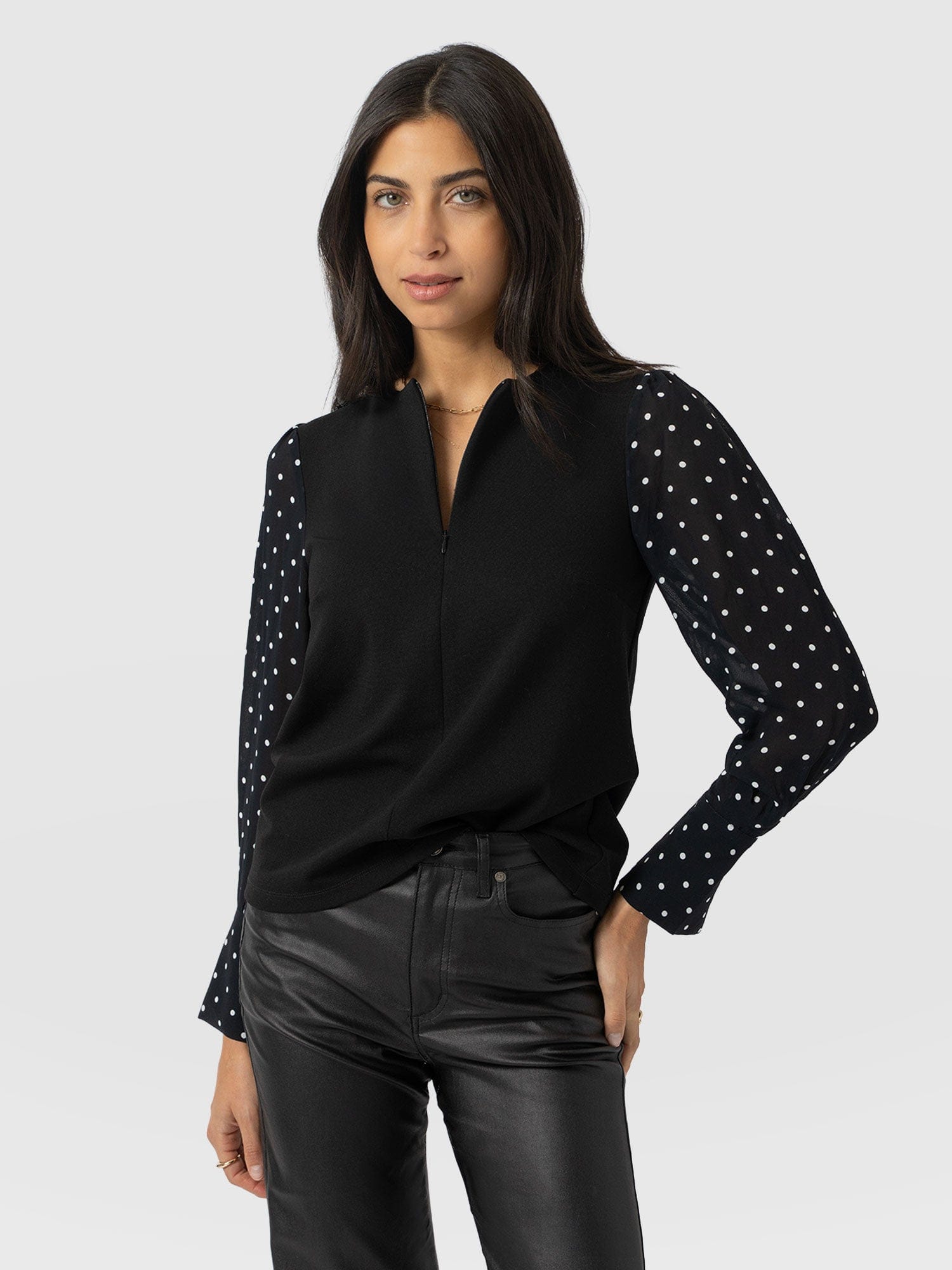 Ella Zip Up Top - Black Polka Dot - Women's T-shirts | Saint + Sofia® EU