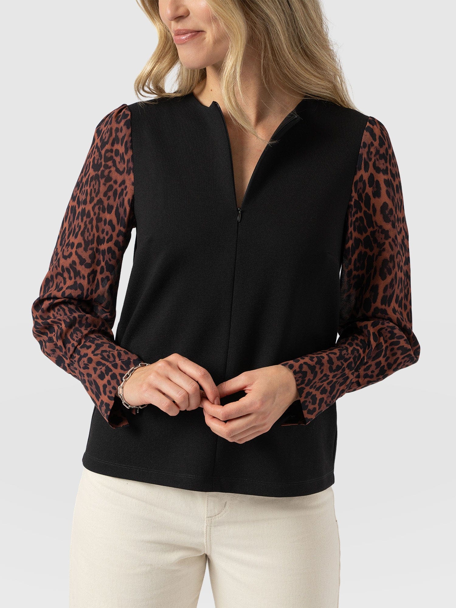 Ella Zip Up Top - Brown Leopard - Women's T-shirts | Saint + Sofia® EU