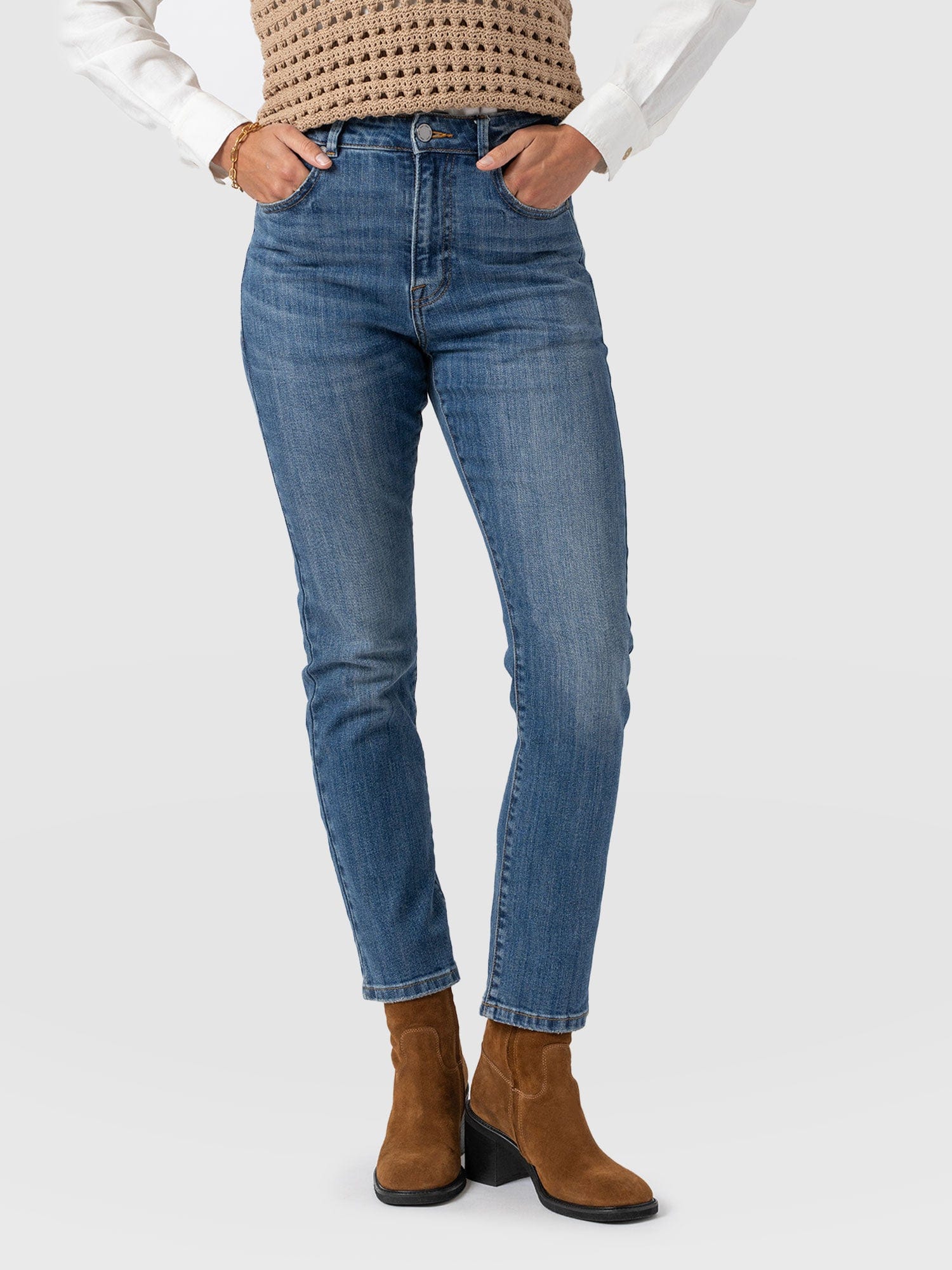 Emma Straight Leg Jeans Mid Blue - Women's Jeans | Saint + Sofia® EU