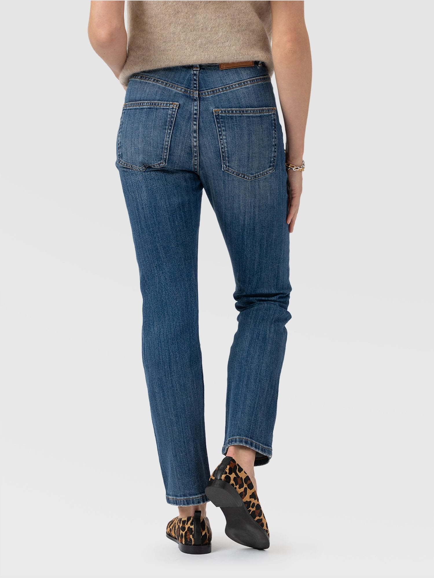 Emma Straight Leg Jeans Mid Blue - Women's Jeans | Saint + Sofia® EU
