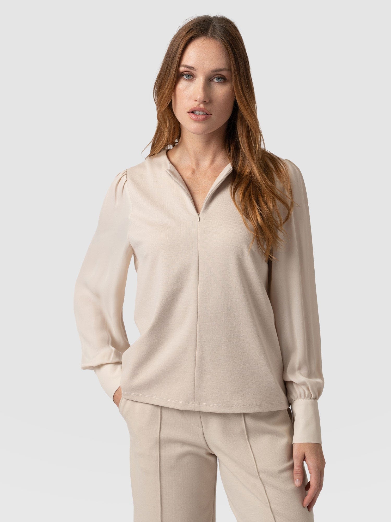 Esme Zip Up Top Light Beige - Women's Tops | Saint + Sofia® EU