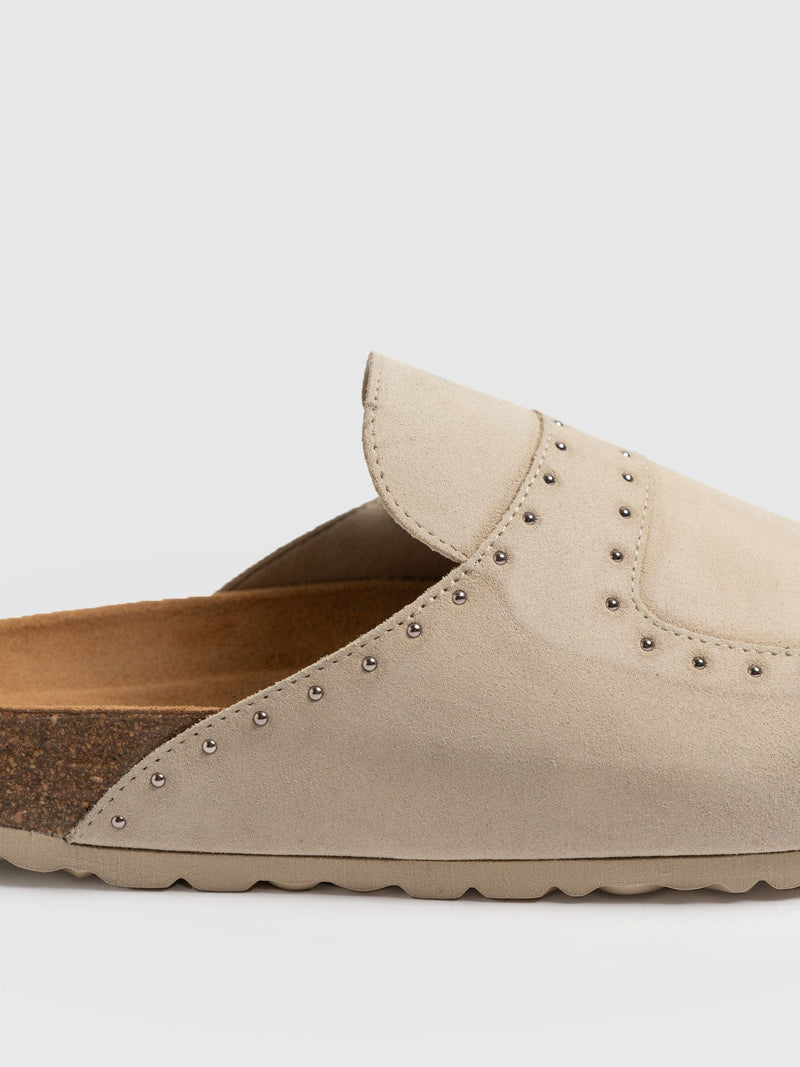 Etta Studded Clogs Cream - Women's Shoes | Saint + Sofia® UK