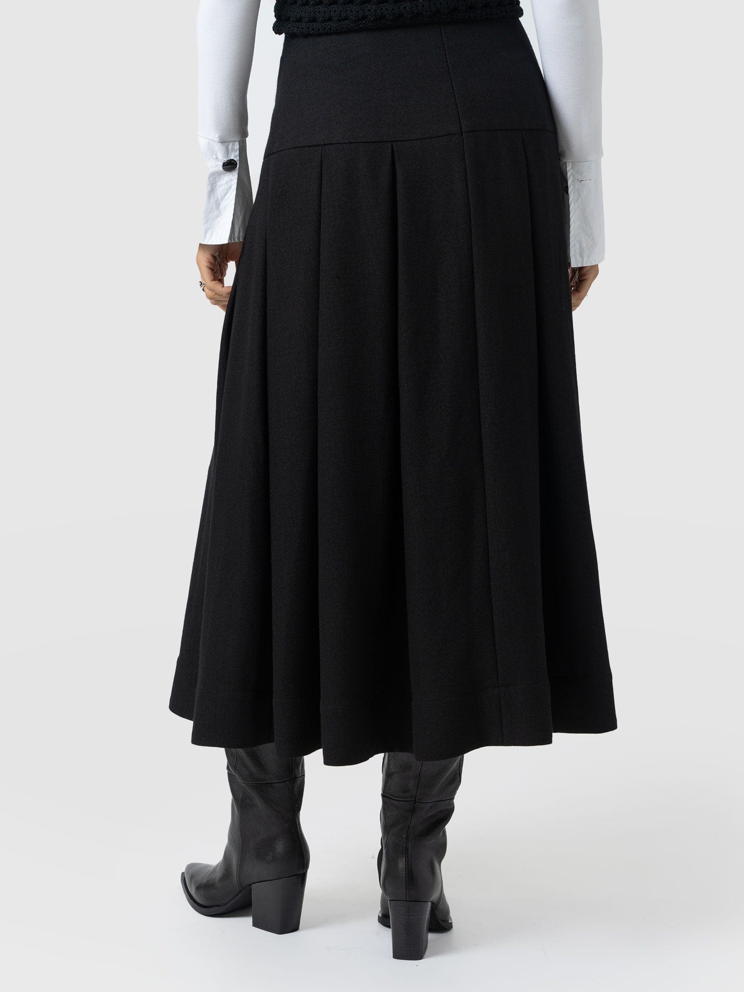 Everly Pleated Skirt - Black - Women's Skirts | Saint + Sofia? EU