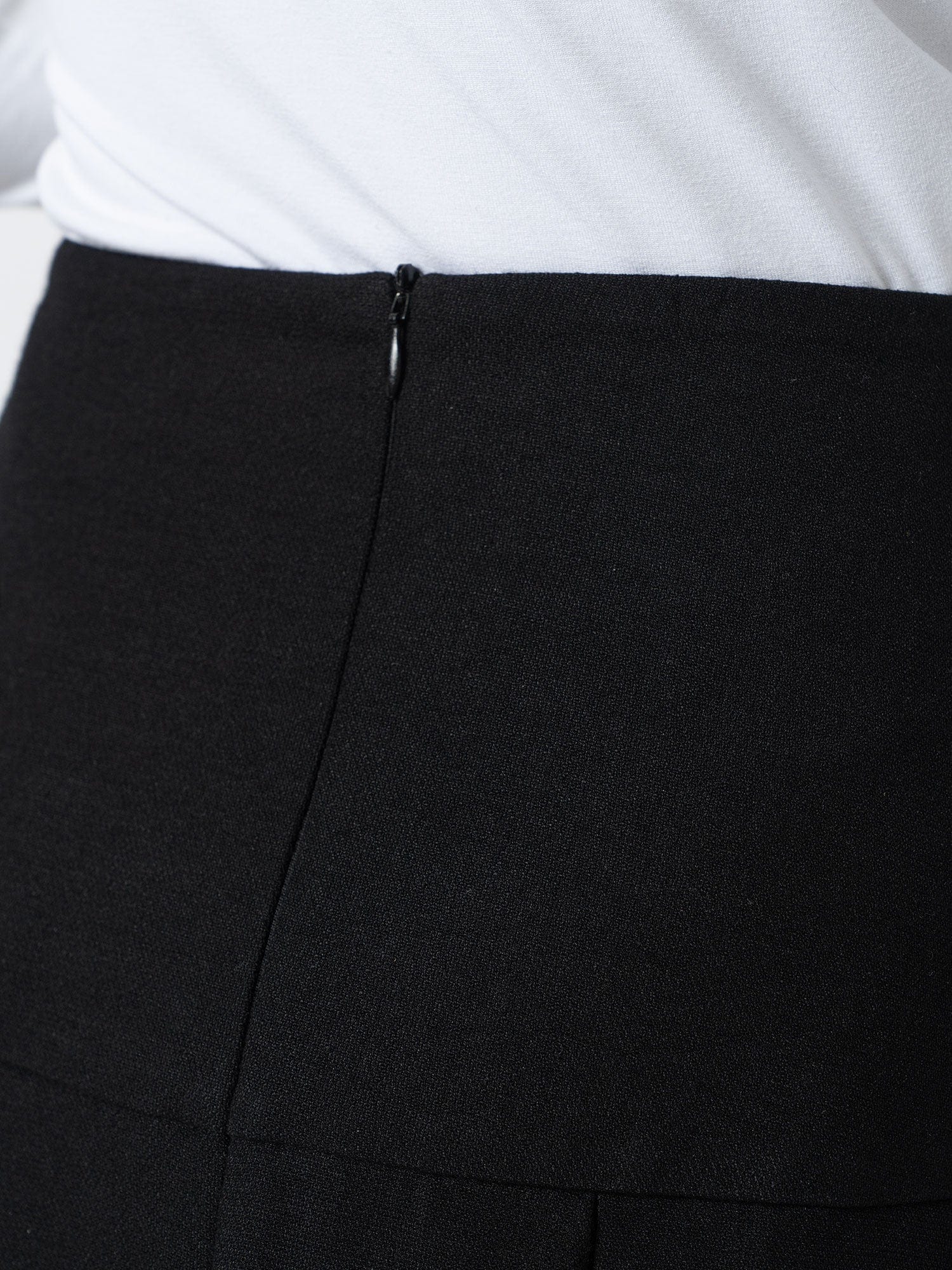 Everly Pleated Skirt - Black - Women's Skirts | Saint + Sofia? EU