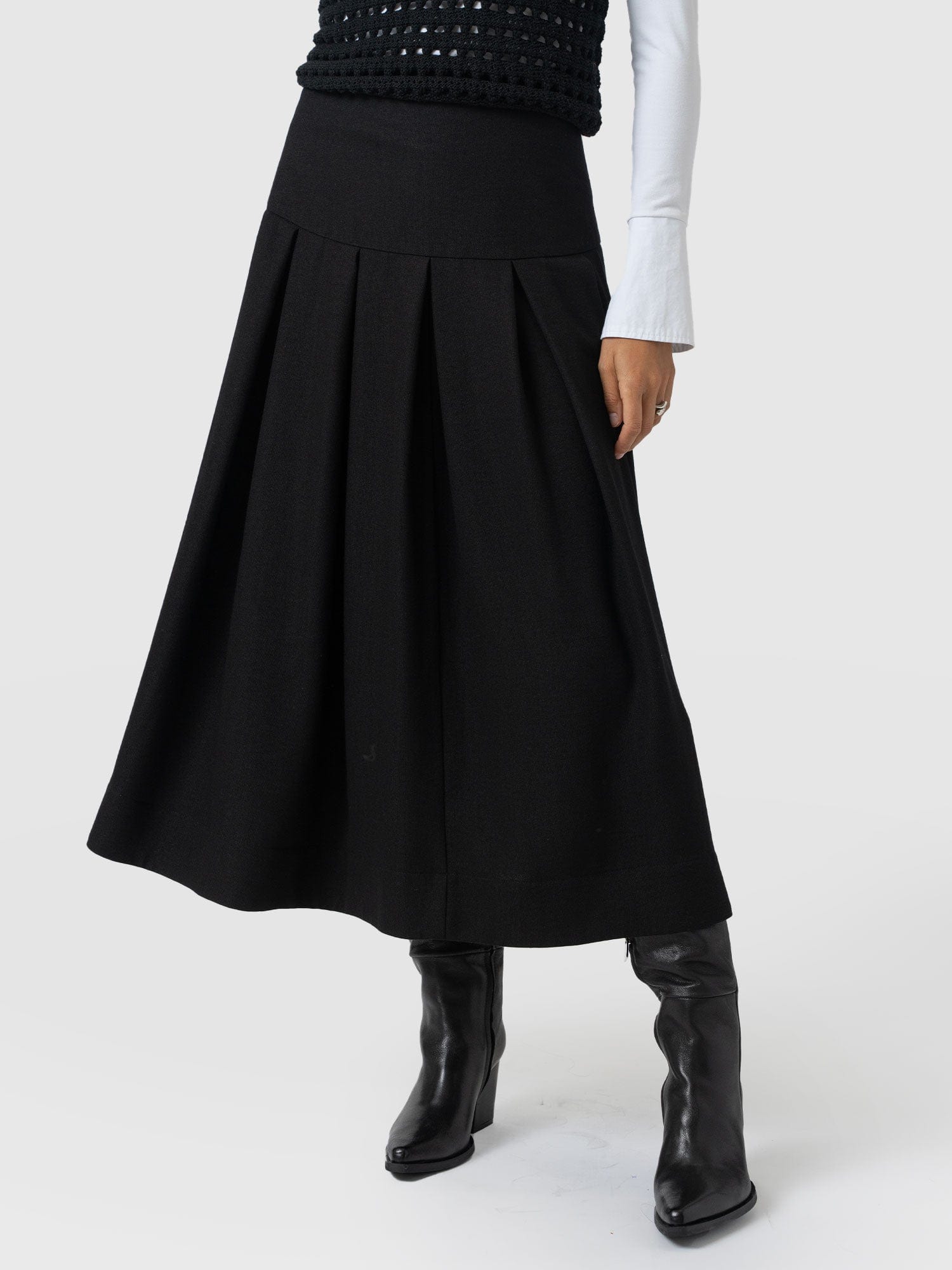 Everly Pleated Skirt - Black - Women's Skirts | Saint + Sofia? EU