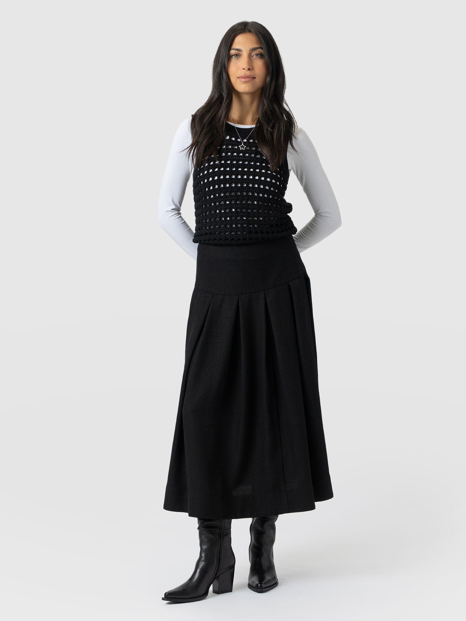 Everly Pleated Skirt - Black - Women's Skirts | Saint + Sofia? EU