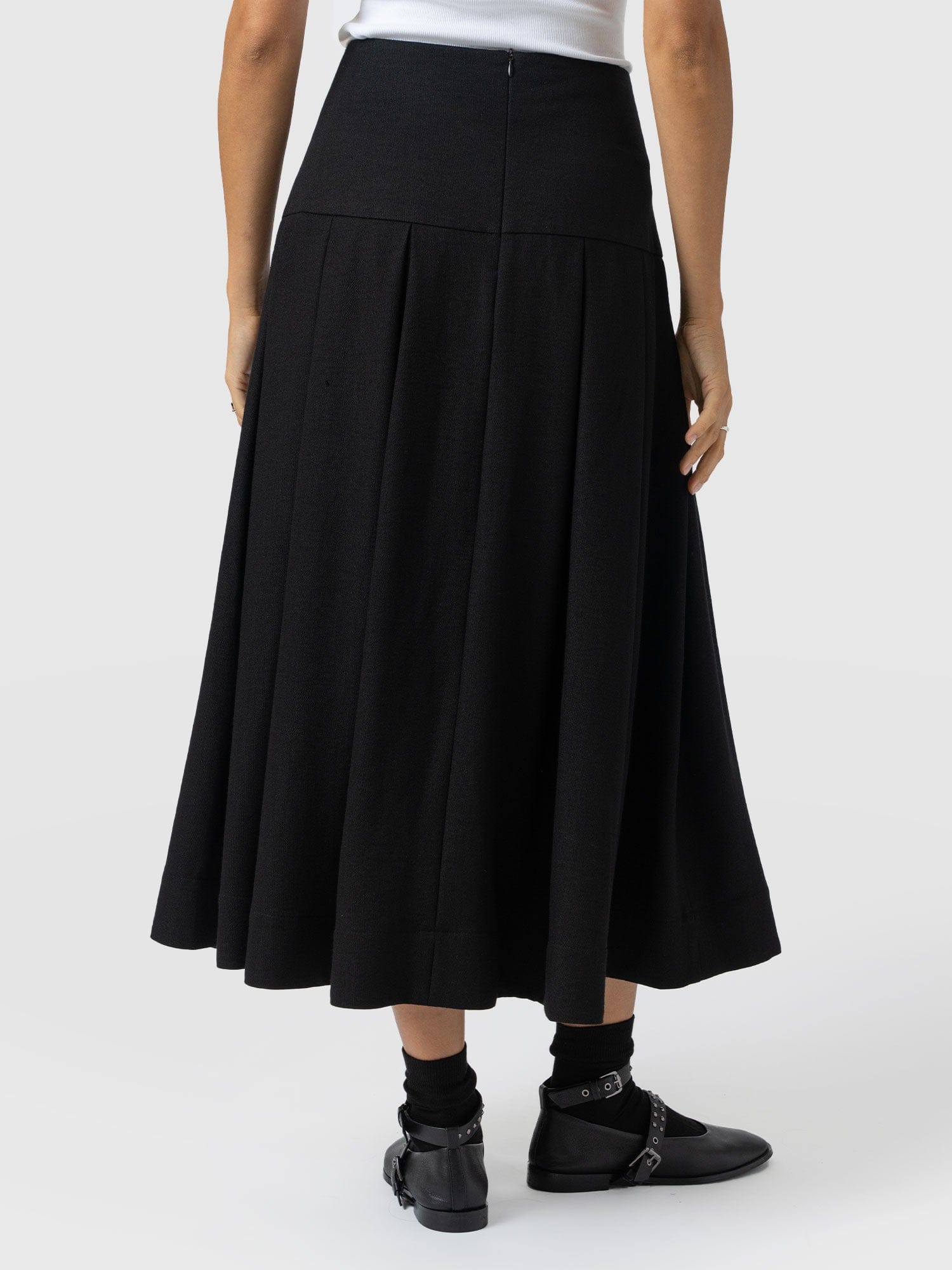 Everly Pleated Skirt - Black - Women's Skirts | Saint + Sofia? EU