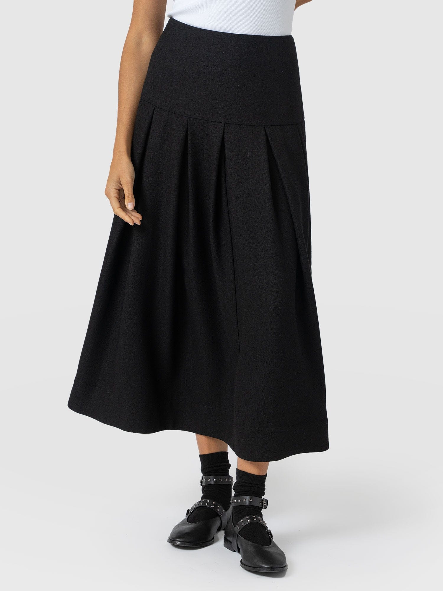 Everly Pleated Skirt - Black - Women's Skirts | Saint + Sofia? EU