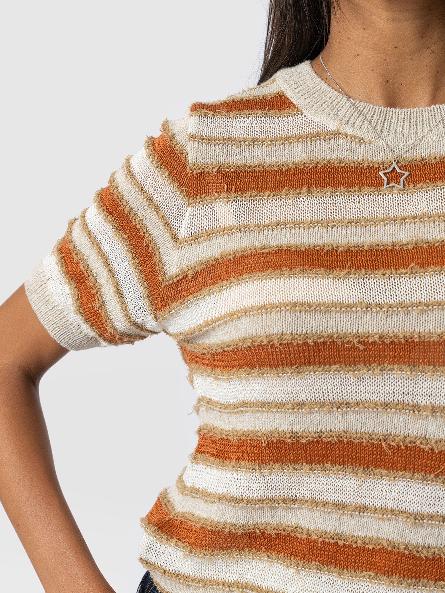 Fearne Knit Tee - Rust Stripe - Women's T-Shirts | Saint + Sofia® EU
