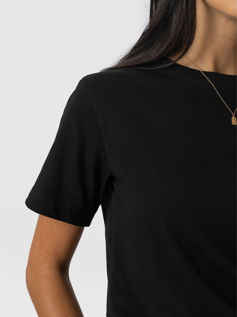 Finsbury Crew Neck Tee - Black - Women's T-shirts | Saint + Sofia® EU