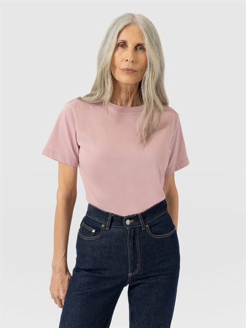 Finsbury Crew Neck Tee - Dusty Pink - Women's T-shirts | Saint and Sofia® EU
