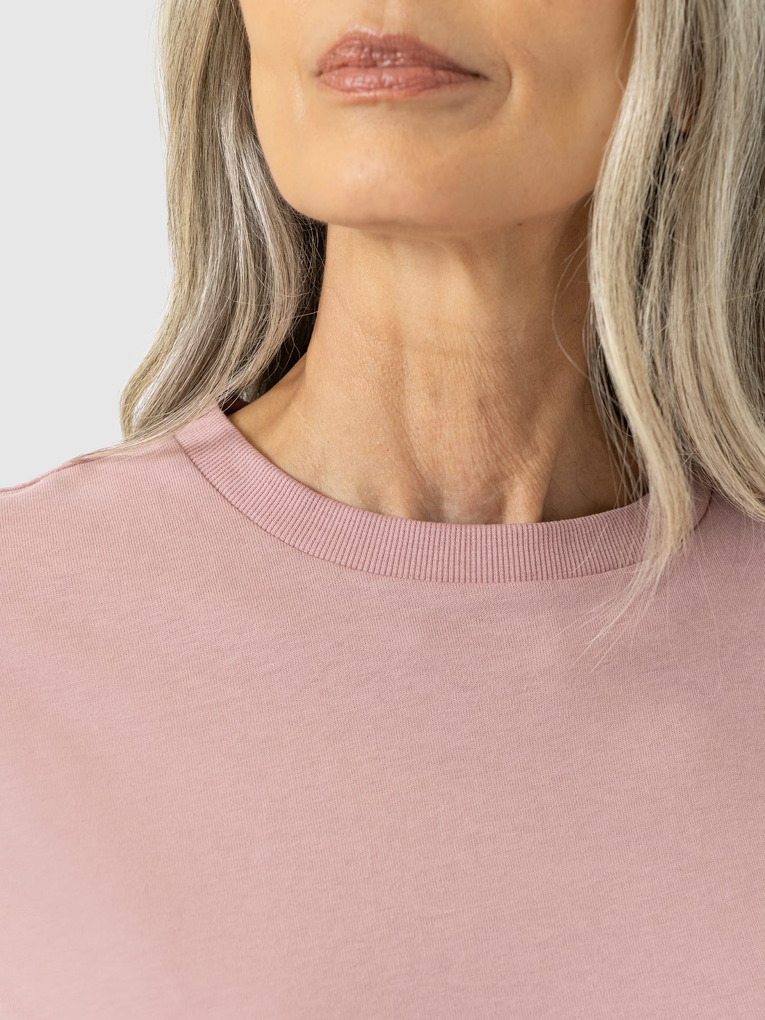 Finsbury Crew Neck Tee - Dusty Pink - Women's T-shirts | Saint and Sofia® EU