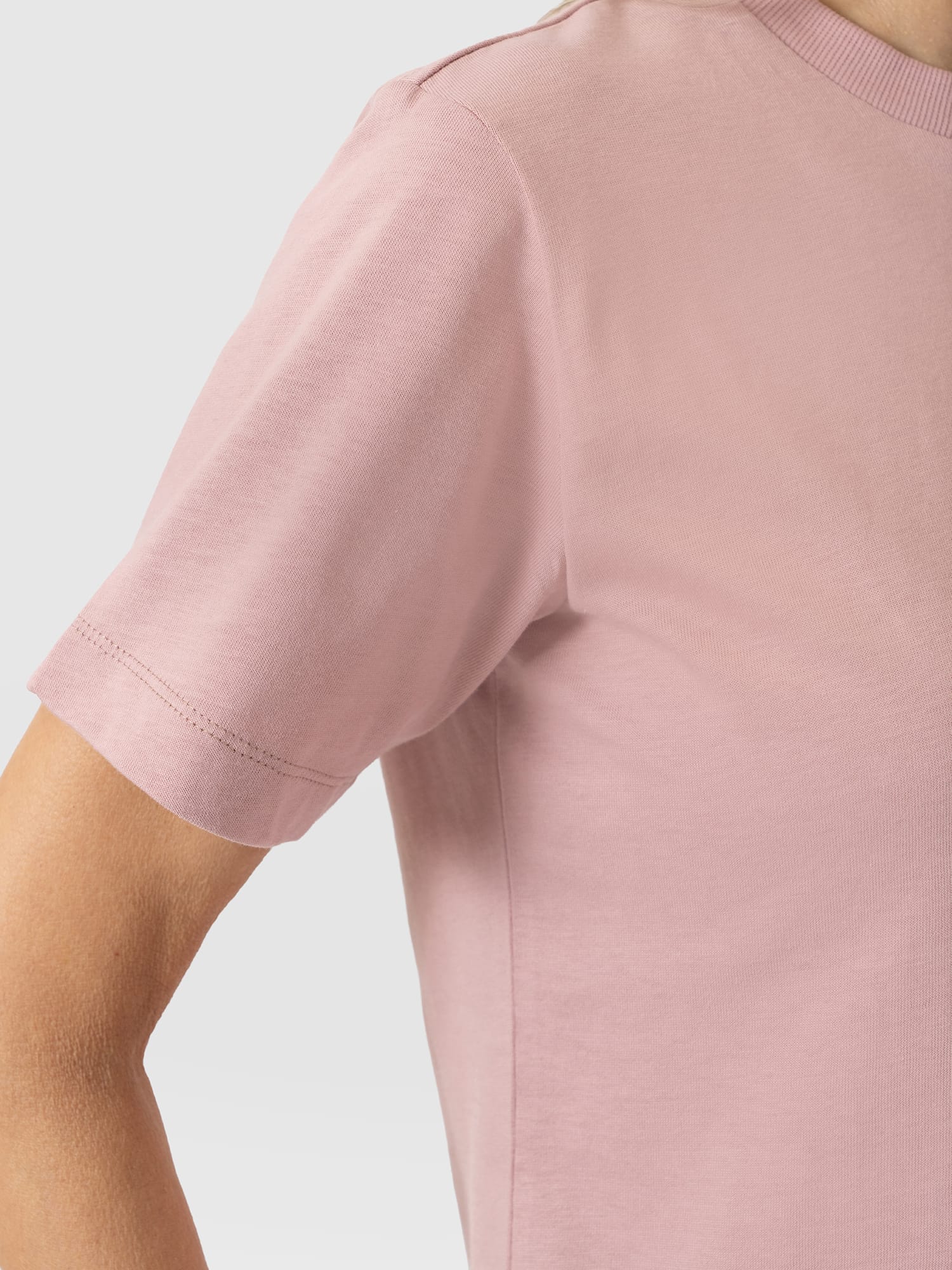 Finsbury Crew Neck Tee - Dusty Pink - Women's T-shirts | Saint and Sofia® EU