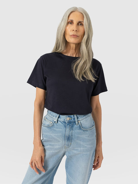 Finsbury Crew Neck Tee - Navy - Women's T-shirts | Saint and Sofia® EU