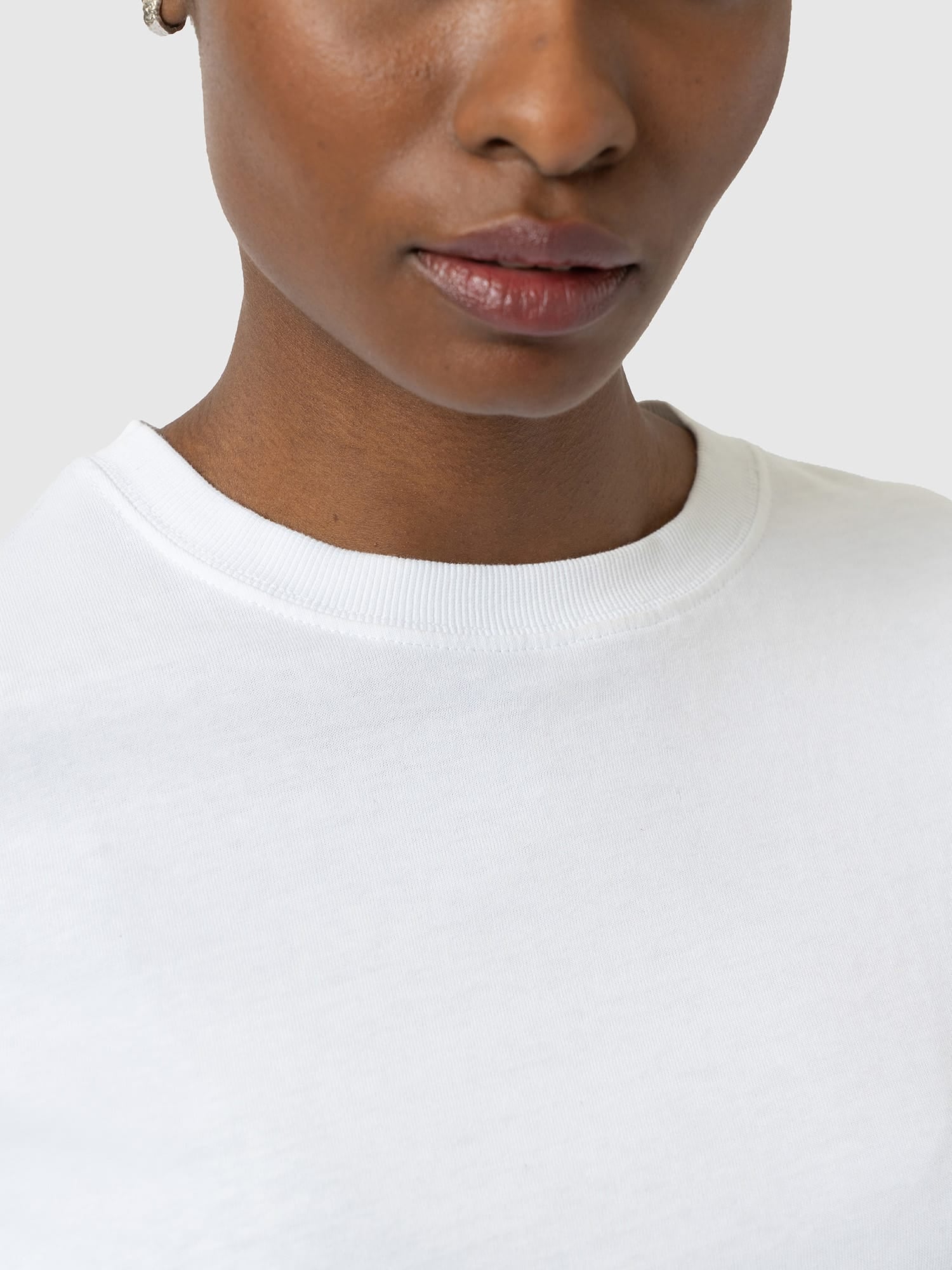 Finsbury Crew Neck Tee White - Women's T-Shirts | Saint and Sofia® EU