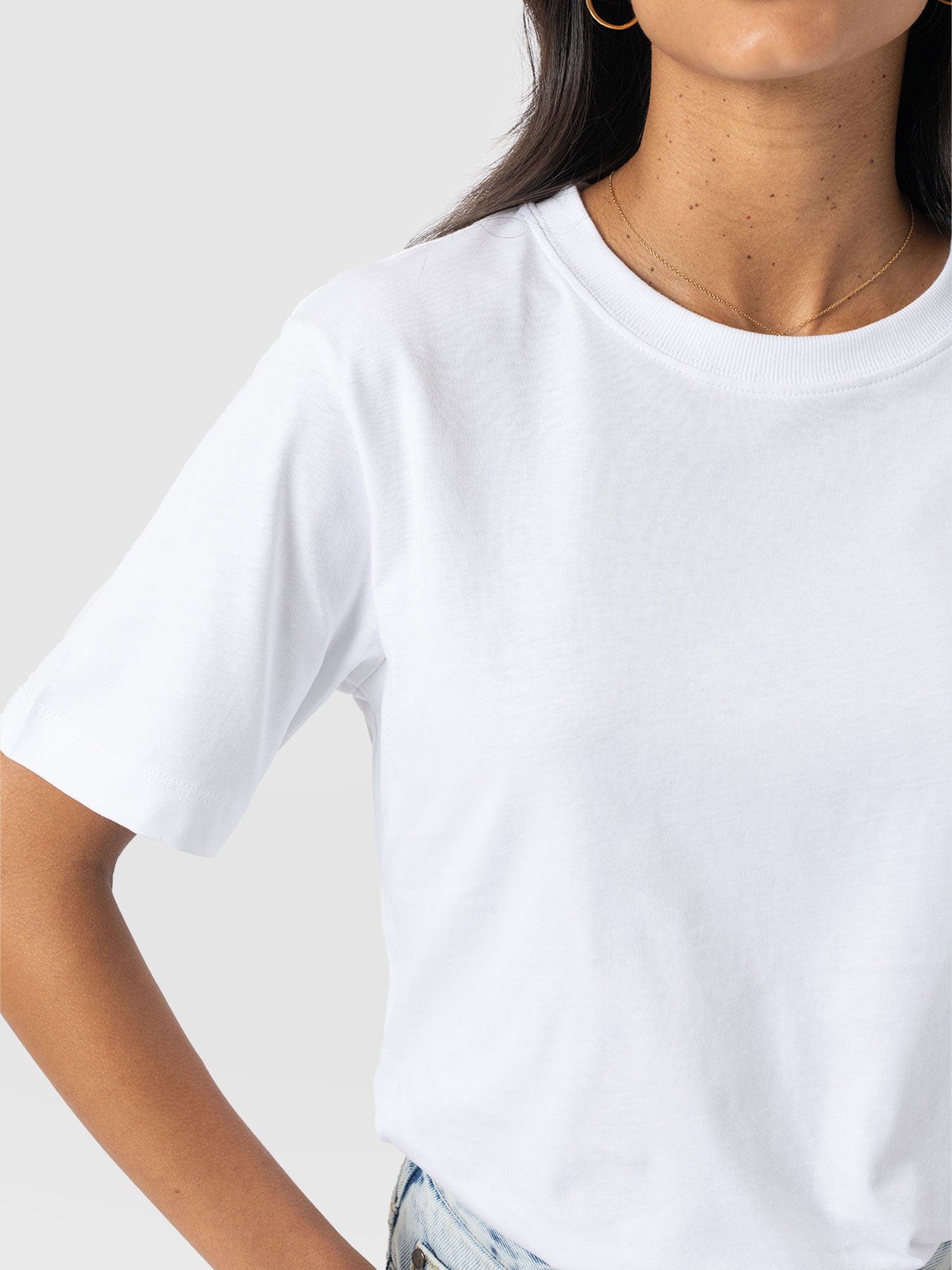 Finsbury Crew Neck Tee White - Women's T-Shirts | Saint + Sofia® EU