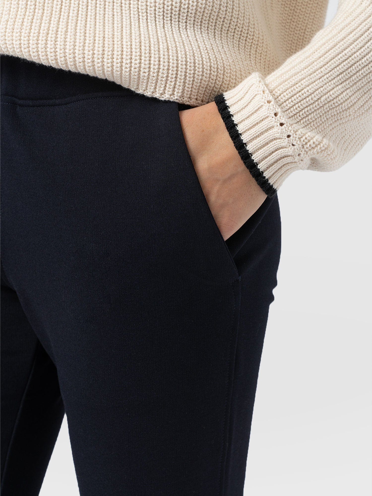 Finsbury Pant Navy - Women's Trousers | Saint + Sofia® EU