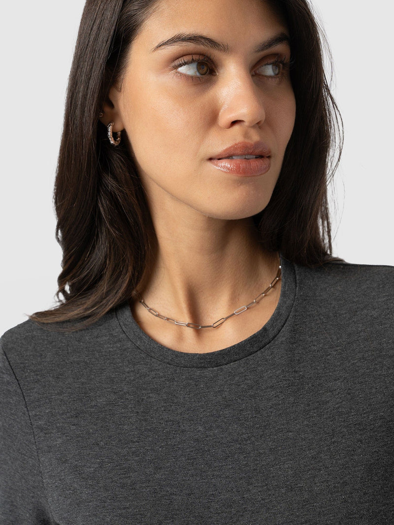 Glen Crew Neck Tee Charcoal - Women's Tops | Saint + Sofia® EU