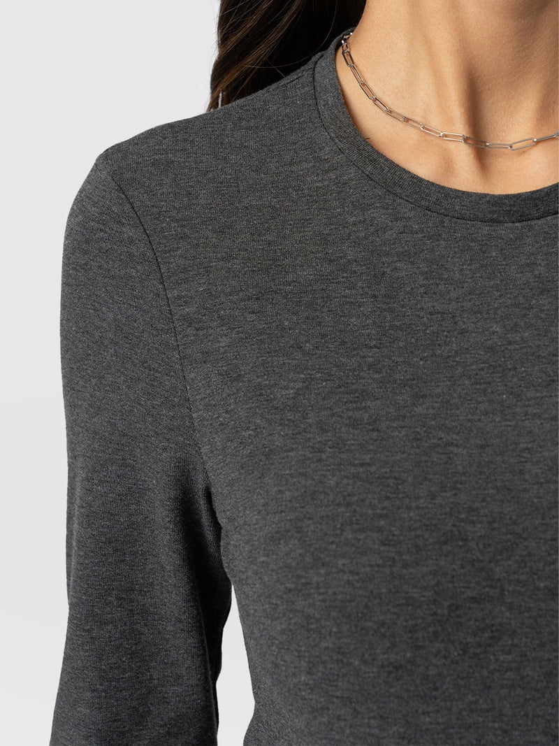 Glen Crew Neck Tee Charcoal - Women's Tops | Saint + Sofia® EU