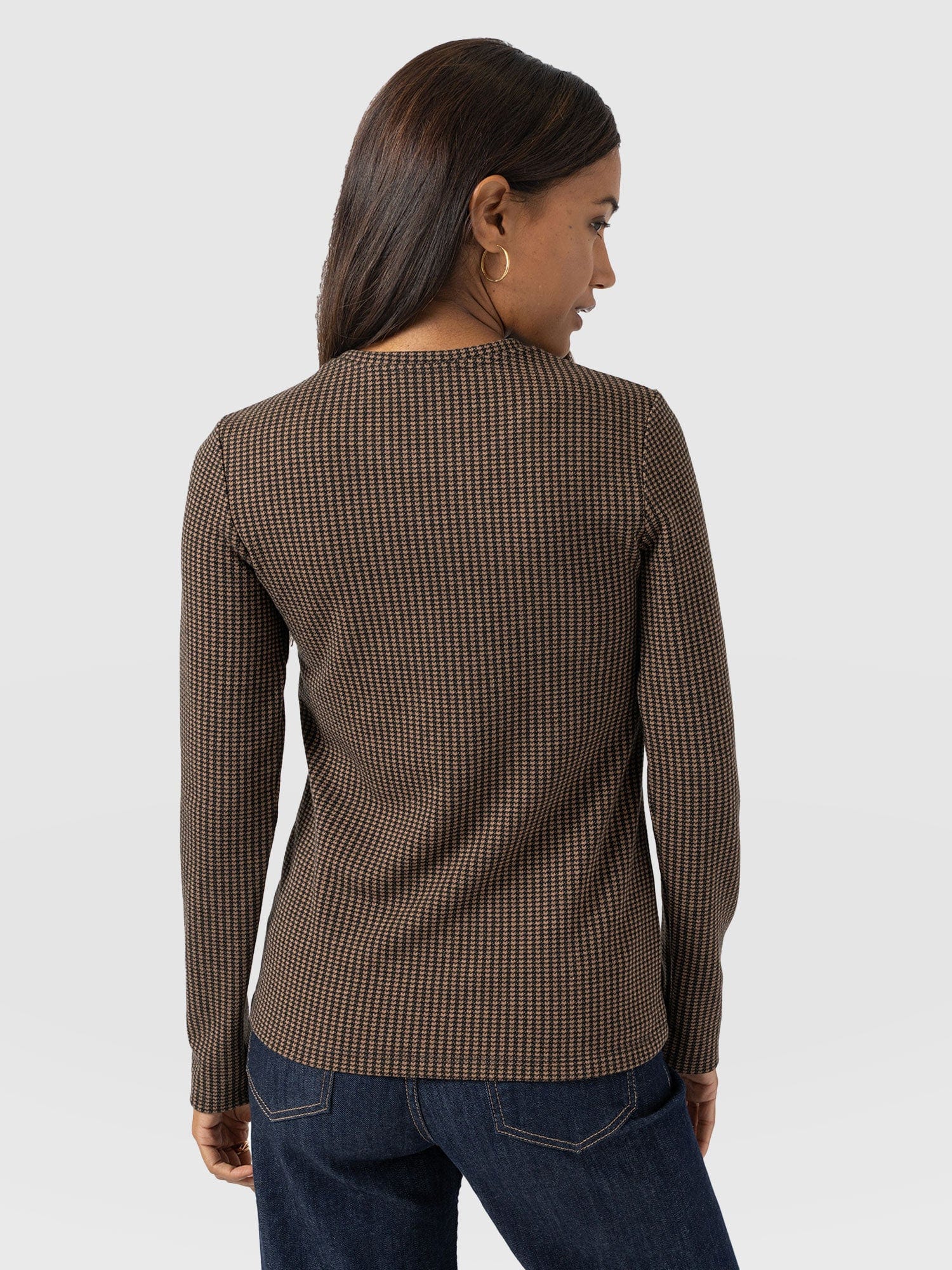 Glen Crew Neck Tee Long Sleeve - Brown Mini Houndstooth - Women's T-shirts | Saint + Sofia® EU
