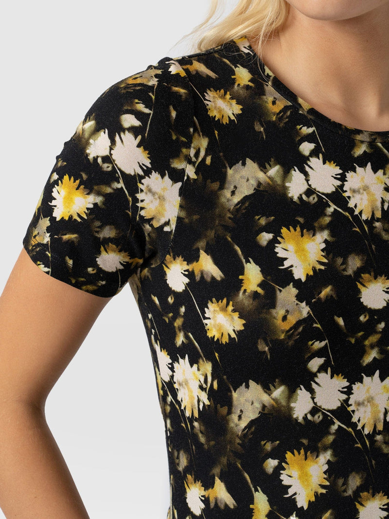 Greenwich Dress Short Sleeve Black Daisy Floral - Women's Dresses | Saint + Sofia® EU