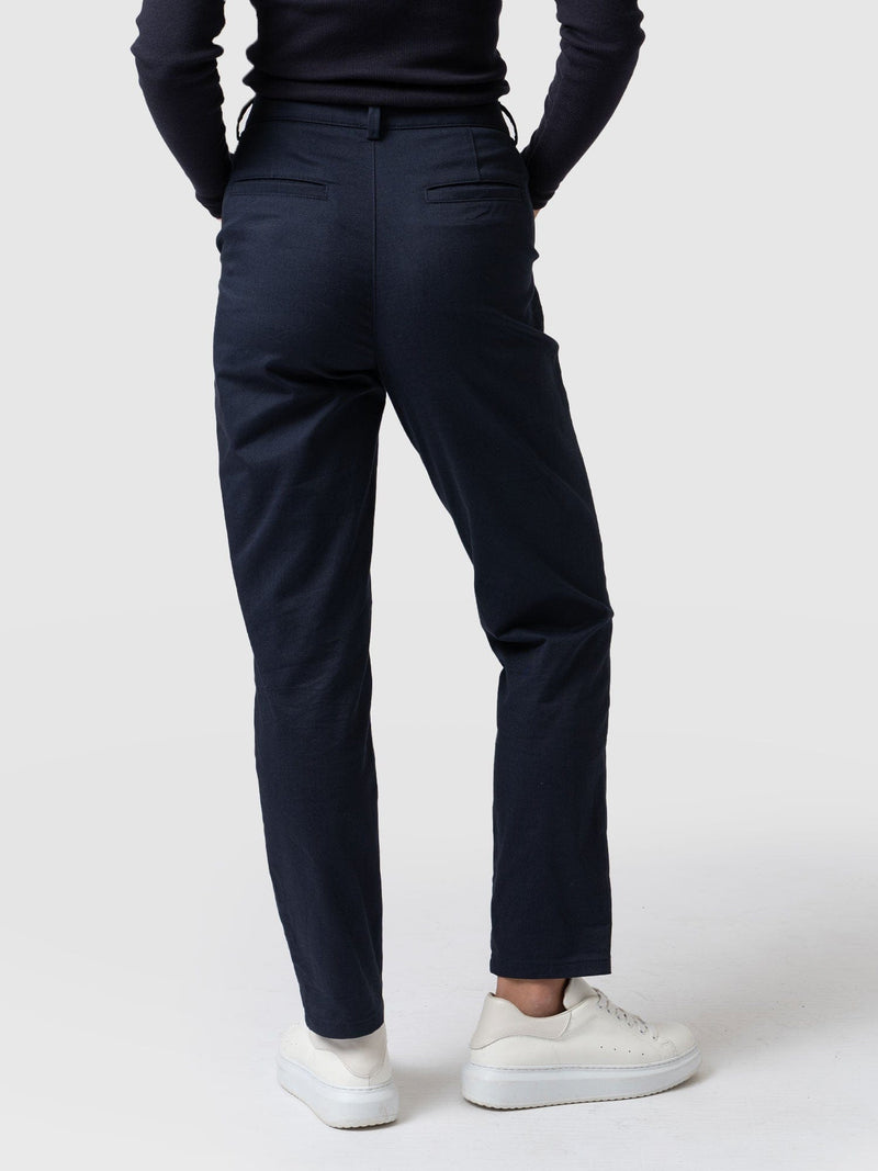 Gwen Chino Navy - Women's Trousers | Saint + Sofia® EU