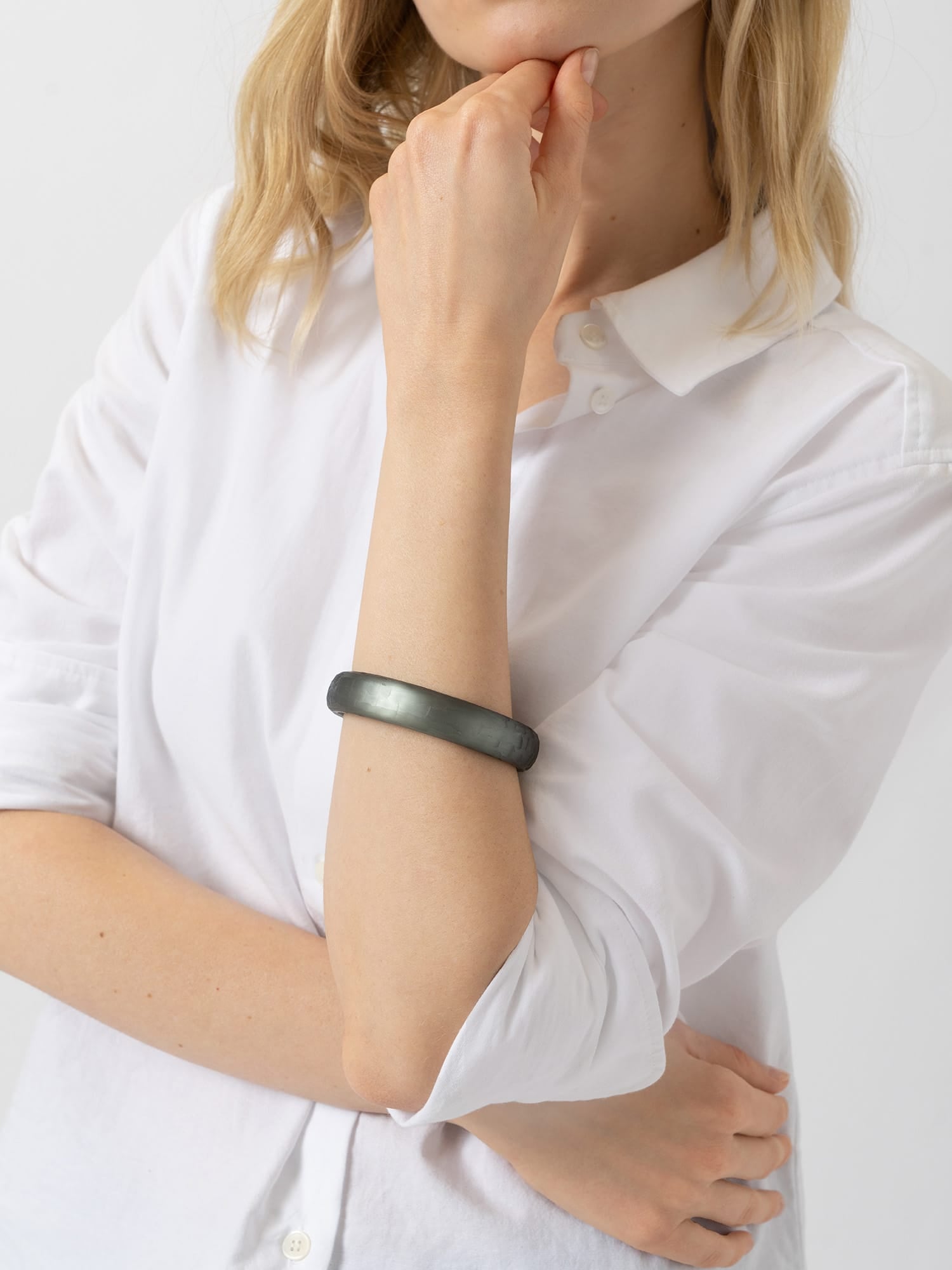 Hammered Bangle - Green - Women's Jewellers | Saint and Sofia® EU